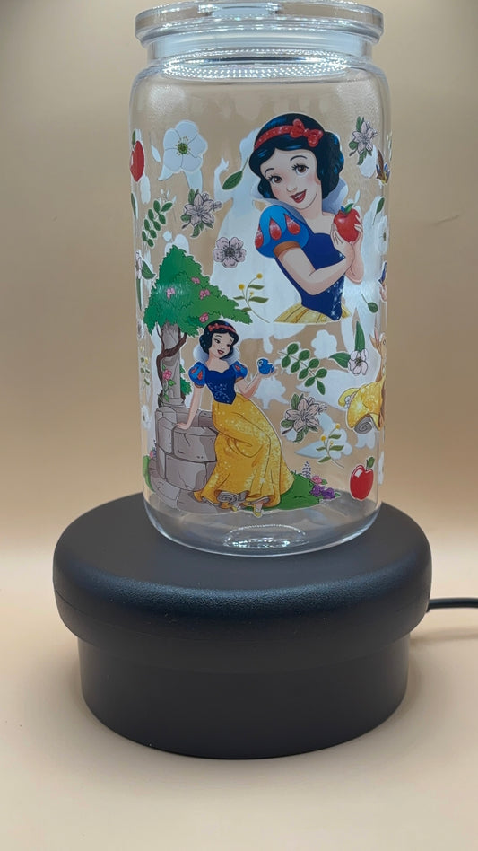 Plastic tumbler with Snow White illustration on a beige background